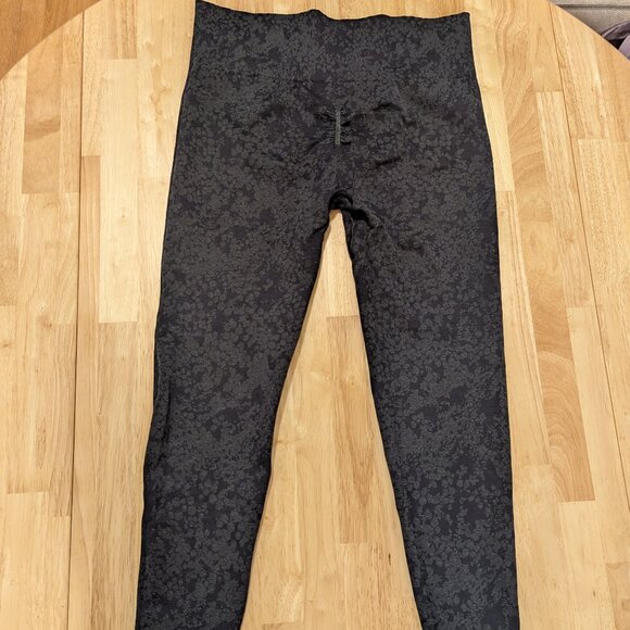 Gymshark Adapt Animal Seamless Leggings - Black - Size L - Picture 8 of 11